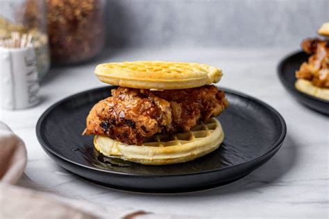 How many calories are in memphis style chicken 'n' waffles - calories, carbs, nutrition