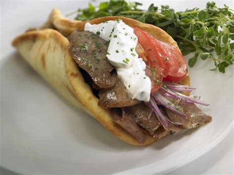 How many calories are in middle eastern gyro - calories, carbs, nutrition