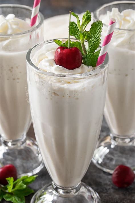 How many calories are in milkshake - vanilla - calories, carbs, nutrition