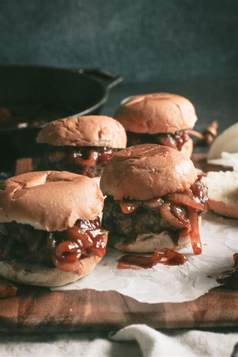 How many calories are in mini bourbon bbq burger sliders - calories, carbs, nutrition