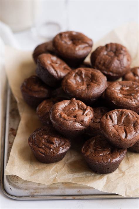 How many calories are in mini chocolate fudge brownies - calories, carbs, nutrition