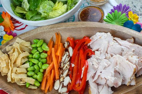 How many calories are in minty thai chicken salad - calories, carbs, nutrition