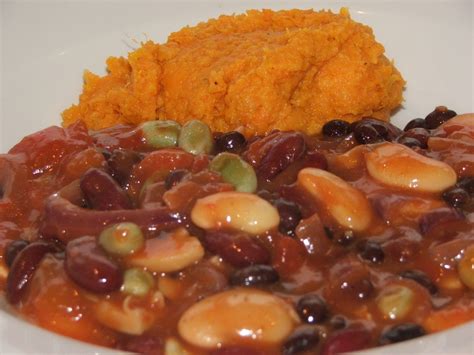 How many calories are in mixed bean casserole served with a cheese and herb cobbler - calories, carbs, nutrition