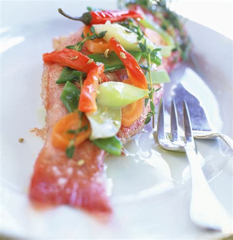 How many calories are in mojo marinated red snapper - calories, carbs, nutrition