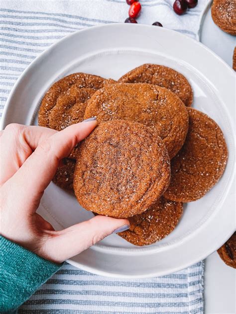 How many calories are in molasses clove cookie - calories, carbs, nutrition