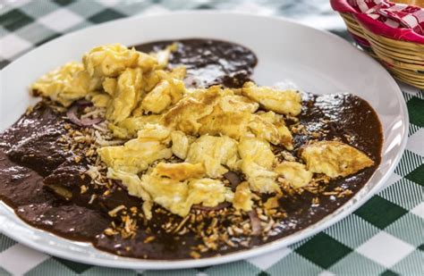 How many calories are in mole sauce - calories, carbs, nutrition