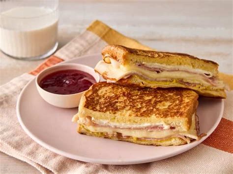 How many calories are in monte cristo with syrup - calories, carbs, nutrition