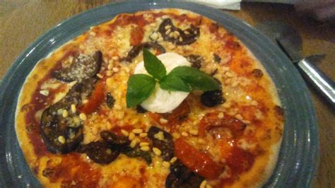 How many calories are in moroccan eggplant pine nut pizza - calories, carbs, nutrition