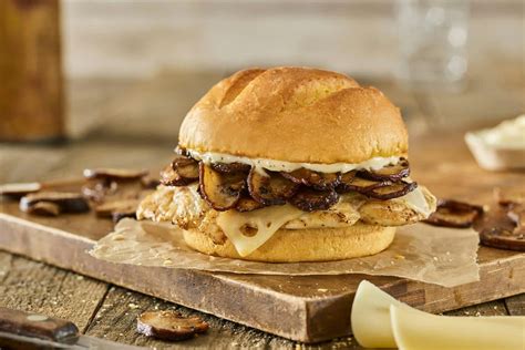 How many calories are in mushroom and swiss grilled chicken breast sandwich - calories, carbs, nutrition