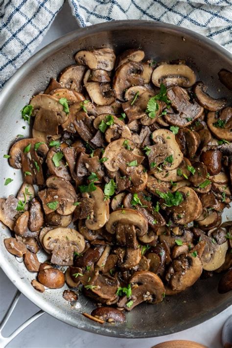 How many calories are in mushroom cremini sauteed nsa sliced 1/4