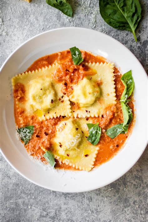 How many calories are in mushroom ravioli in tomato basil sauce - calories, carbs, nutrition