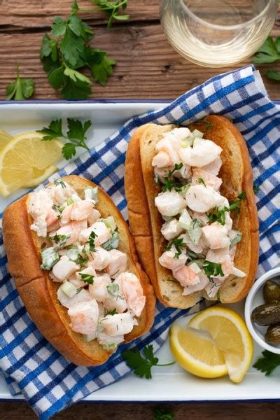 How many calories are in new england shrimp salad roll - calories, carbs, nutrition