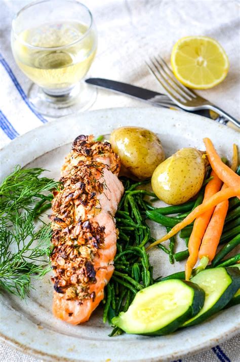 How many calories are in oat encrusted salmon with blueberry bbq glaze with rice and vegetables - calories, carbs, nutrition