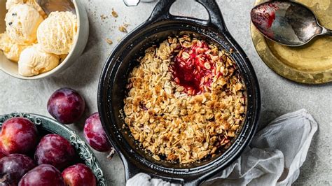 How many calories are in oaty plum crumble - calories, carbs, nutrition