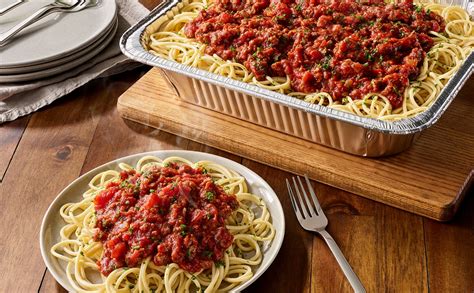 How many calories are in olive garden, spaghetti with meat sauce - calories, carbs, nutrition