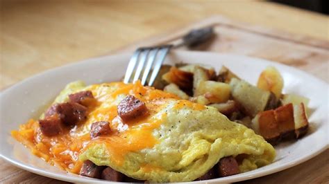 How many calories are in omelet w/cheese and sausage patty - calories, carbs, nutrition