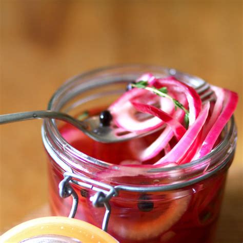 How many calories are in onion red pickled 1/4 cup - calories, carbs, nutrition