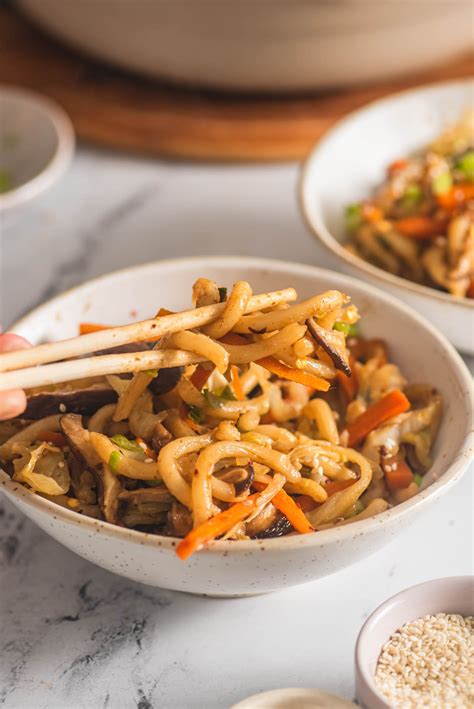 How many calories are in pan fried udon noodles - calories, carbs, nutrition