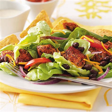 How many calories are in pandinis salad entree fiesta with chicken - calories, carbs, nutrition