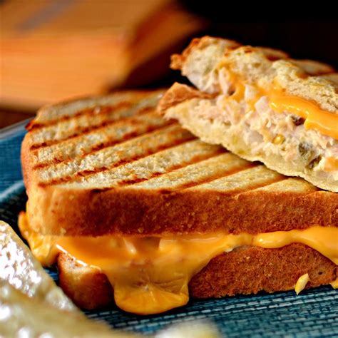 How many calories are in panini tuna melt classic sunflower multigrain - calories, carbs, nutrition