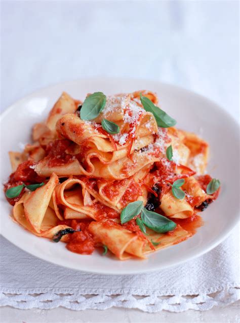 How many calories are in pappardelle with tomato arugula and parmesan - calories, carbs, nutrition