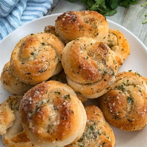 How many calories are in parmesan garlic knots - calories, carbs, nutrition