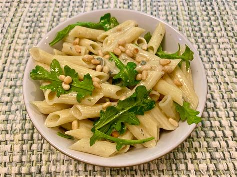 How many calories are in pasta, chicken, arugula, pine nuts, parmesan, olive oil & fettuccini - calories, carbs, nutrition