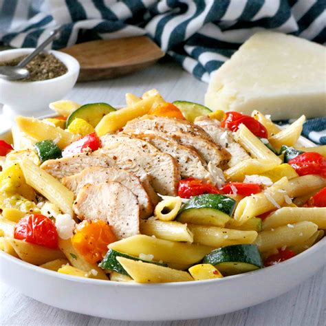 How many calories are in pasta primavera with grilled chicken (12967.0) - calories, carbs, nutrition