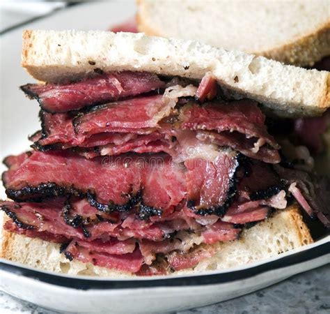 How many calories are in pastrami flatbread (59163.0) - calories, carbs, nutrition
