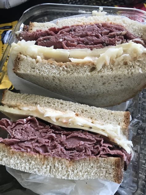 How many calories are in pastrami on rye - calories, carbs, nutrition