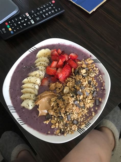 How many calories are in pb j smoothie bowl - calories, carbs, nutrition