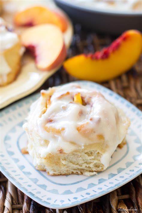 How many calories are in peach cinnamon roll, with frosting - calories, carbs, nutrition