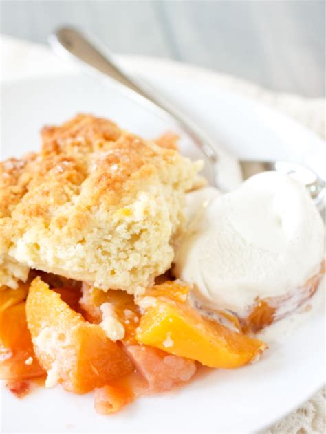 How many calories are in peach cobbler with biscuit topping - calories, carbs, nutrition