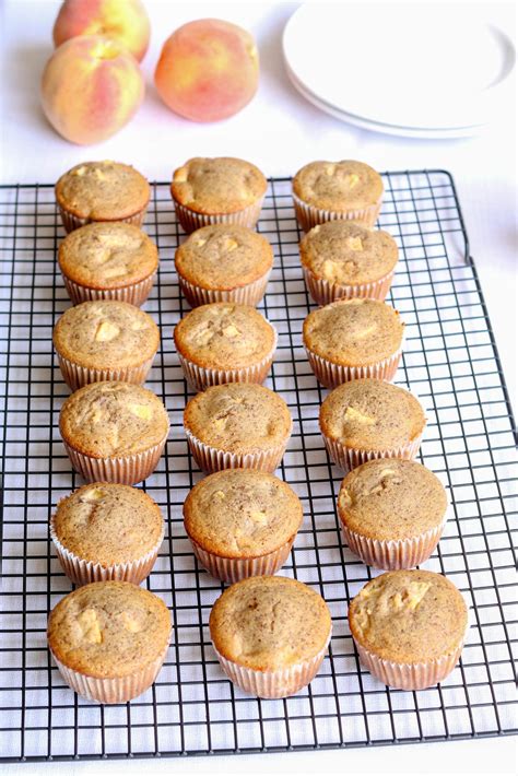 How many calories are in peach muffins - calories, carbs, nutrition