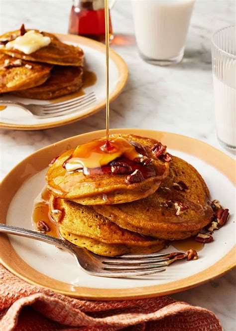 How many calories are in pear-topped pumpkin pancakes - calories, carbs, nutrition