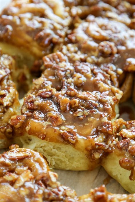 How many calories are in pecan caramel roll - calories, carbs, nutrition