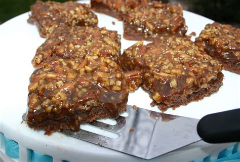 How many calories are in pecan chocolate squares - calories, carbs, nutrition