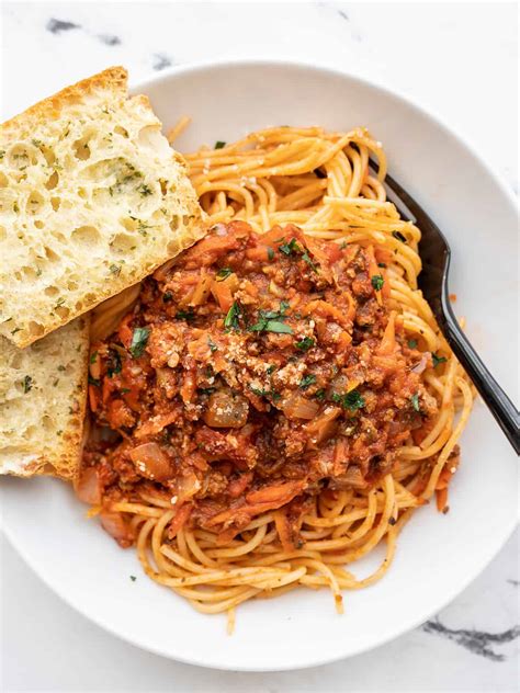 How many calories are in penna pasta with meat sauce with garlic bread and vegetable - calories, carbs, nutrition