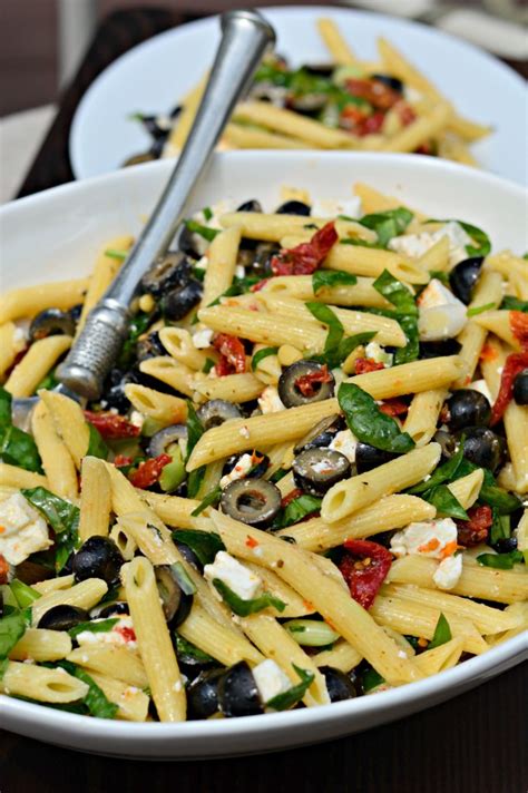 How many calories are in penne with feta, tomato & spinach, with breadstick - calories, carbs, nutrition