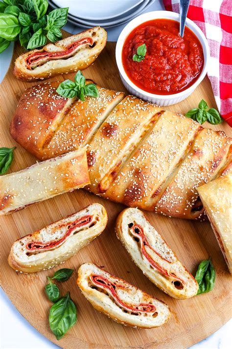 How many calories are in pepperoni stromboli - calories, carbs, nutrition