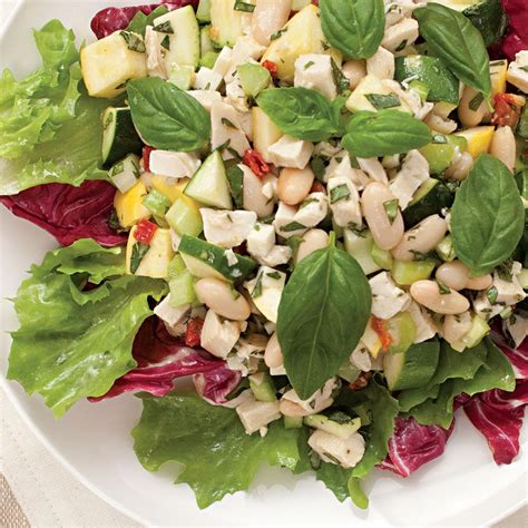 How many calories are in pesto chicken and white bean salad - calories, carbs, nutrition