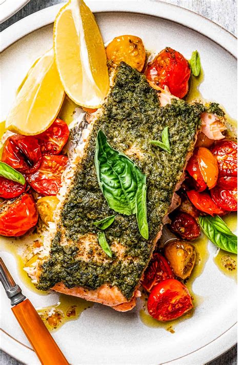 How many calories are in pesto crusted salmon - calories, carbs, nutrition