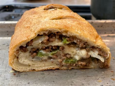 How many calories are in philly cheesesteak stromboli - calories, carbs, nutrition