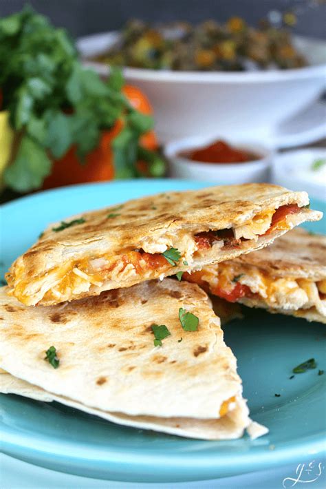 How many calories are in pico de gallo chicken quesadillas - calories, carbs, nutrition