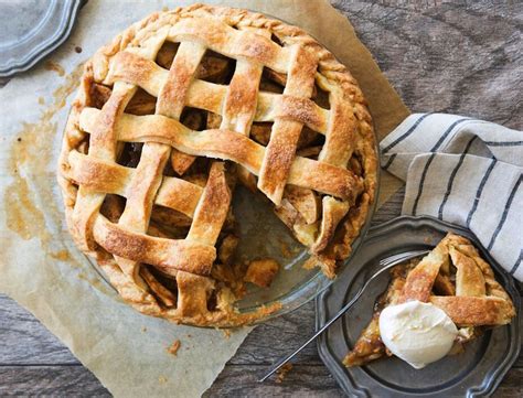 How many calories are in pie apple lattice top cut 8 - calories, carbs, nutrition