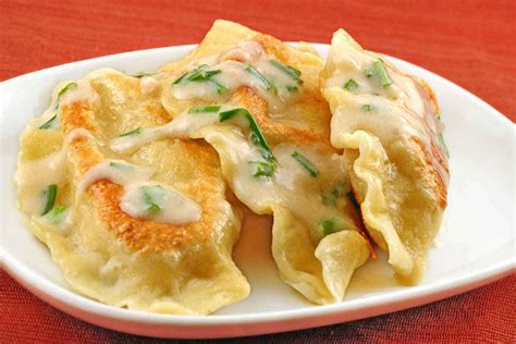 How many calories are in pierogies, potato and cheddar cheese - calories, carbs, nutrition