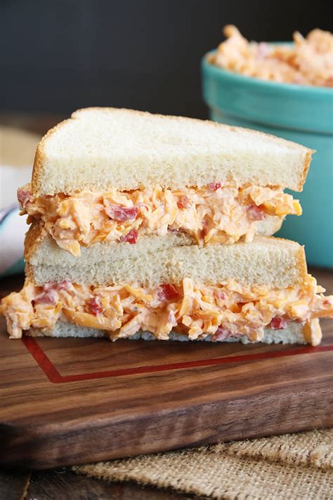 How many calories are in pimento cheese on white bread with sliced apples - calories, carbs, nutrition