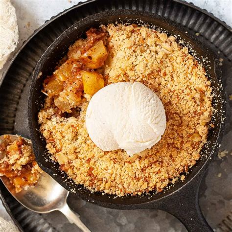 How many calories are in pineapple crumble - calories, carbs, nutrition