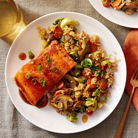 How many calories are in pineapple glazed salmon over vegetable fried rice - calories, carbs, nutrition