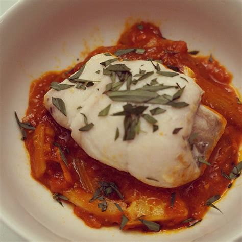 How many calories are in poached flounder, with tomato sauce - calories, carbs, nutrition